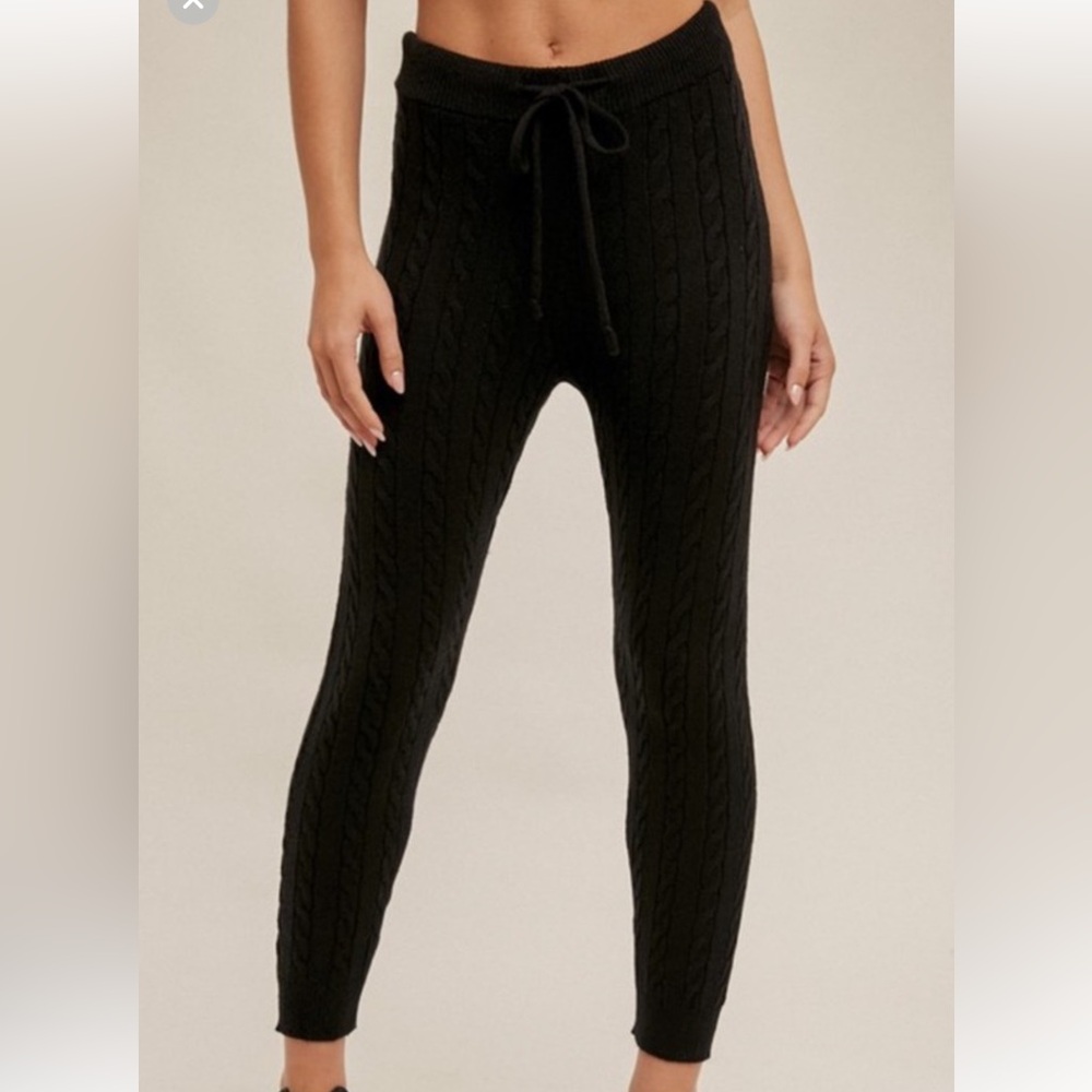 ‼️last price‼️NWOT Cable Knit Crop Sweater Leggings in Black Size S